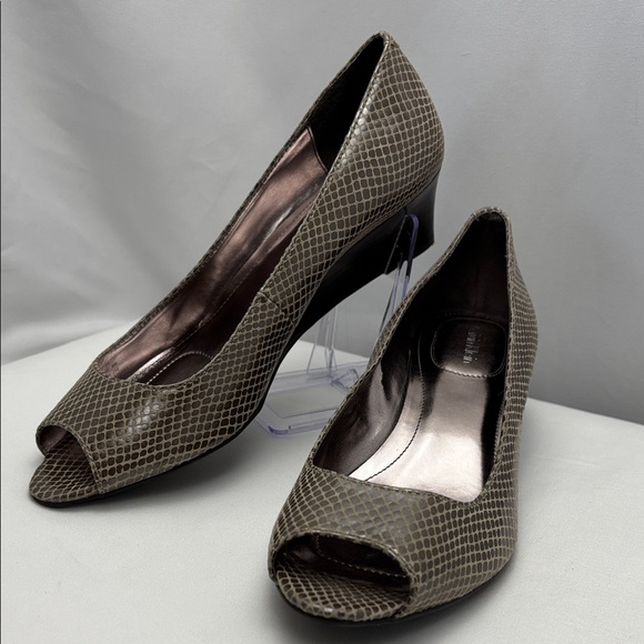 Calvin Klein Collection Shoes - Calvin Klein “Bree” Peep-Toe Wedge Heels Metallic/Snakes Design W Sz8 #0245‎